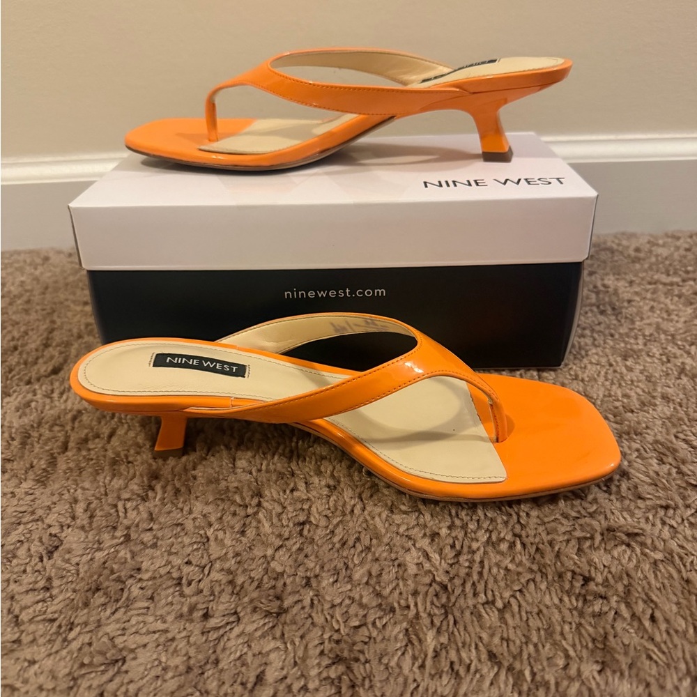 Nine West Manold3 Orange Thong Kitten Heel 8M